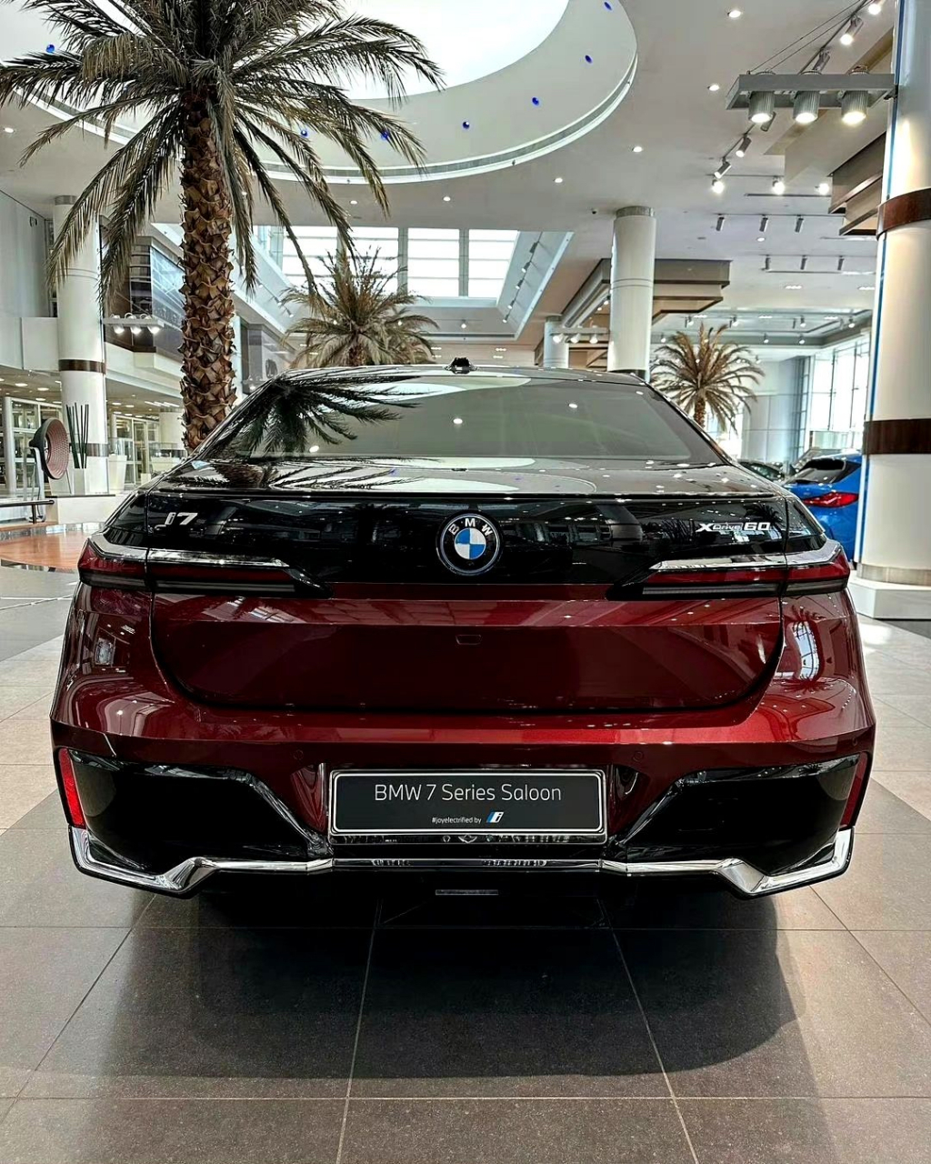 红黑双拼的宝马i7 xdrive60,假如给你150万会不会选择买这辆宝马豪华