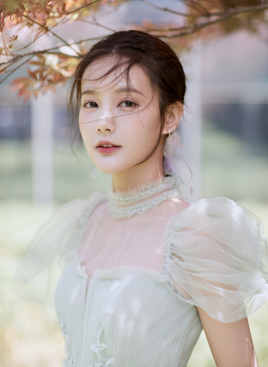 李一桐之聂倾城,由墨白千九的同名小说改编的电视剧《半妖倾城》里的