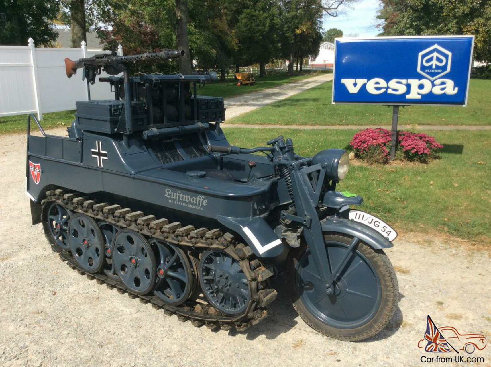 一辆刚刚出土的sdkfz 2 ​​​半履带摩托车.