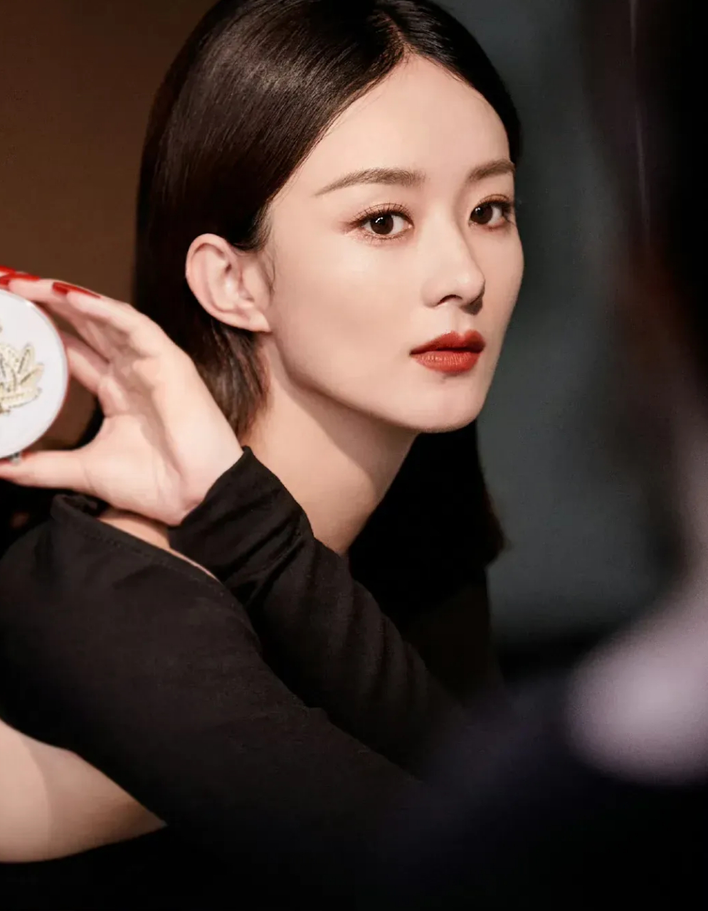 赵丽颖,这位美丽动人的女神,总是以其独特的魅力吸引着无数粉丝的目光