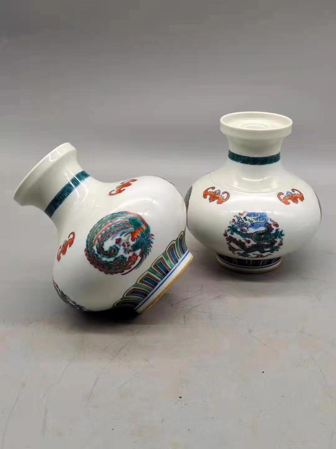 旧藏清乾隆斗彩龙凤纹石榴尊一对,保真包老