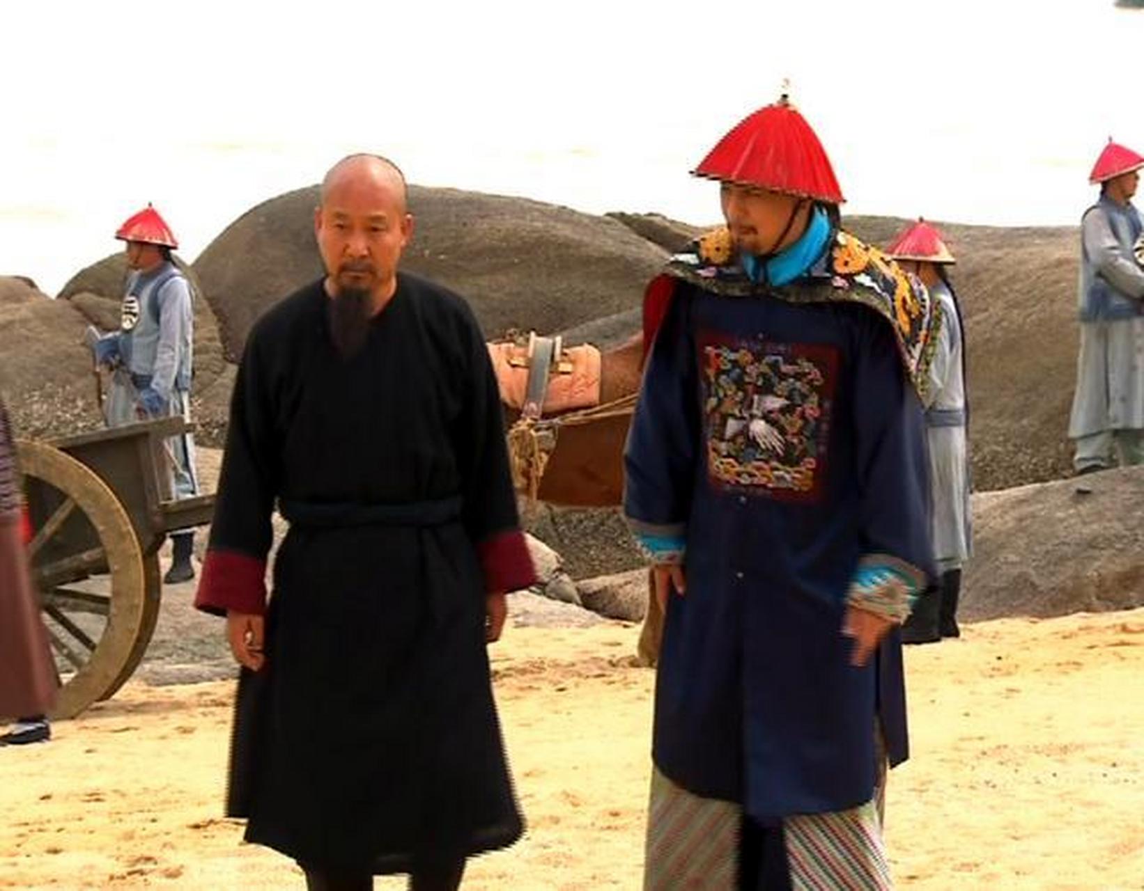 1862年,左宗棠找胡雪岩下棋,刚摆好棋盘,他却命人将自己的红帅钉在