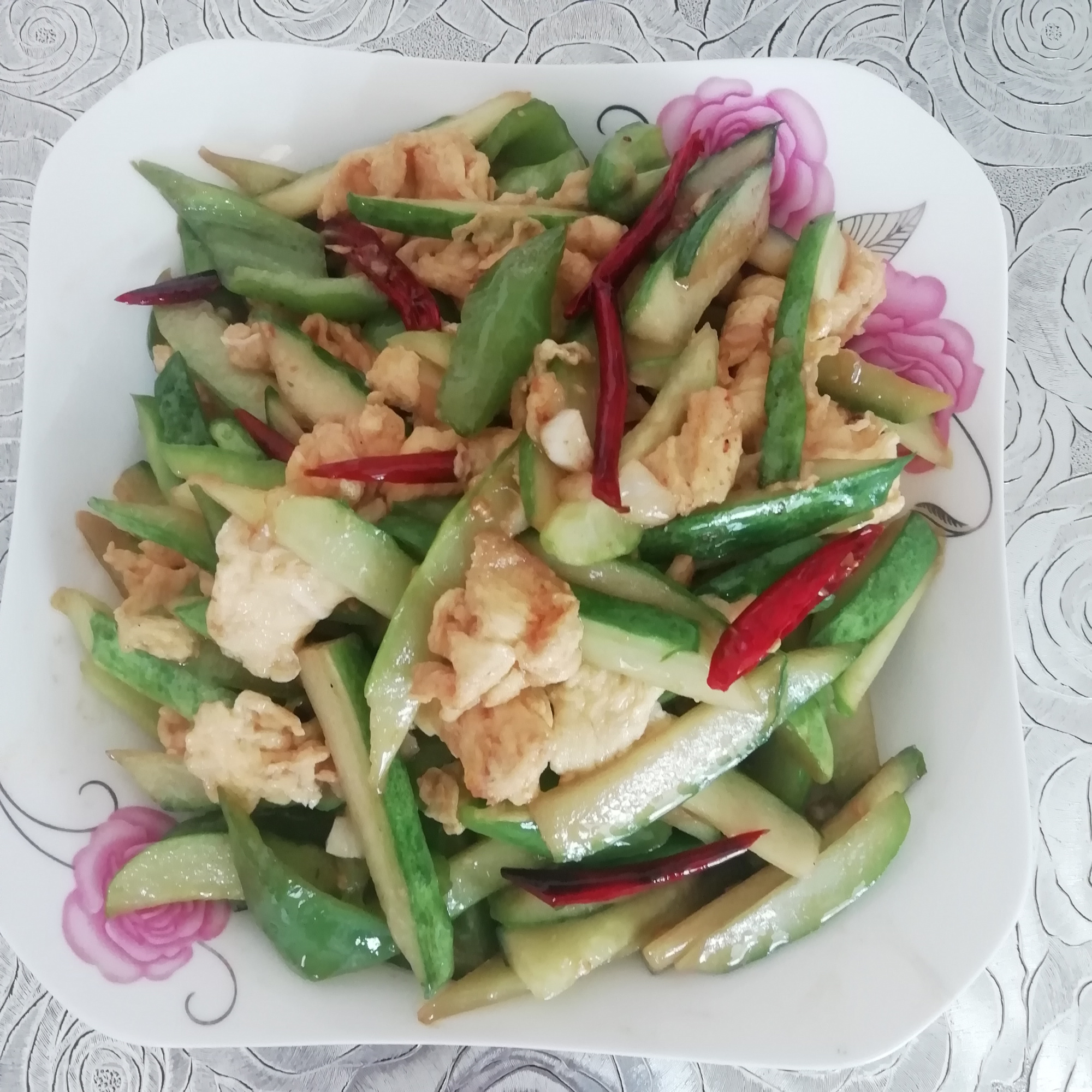 炊事班每日一菜,今天做道家常菜《小炒黄瓜鸡蛋》