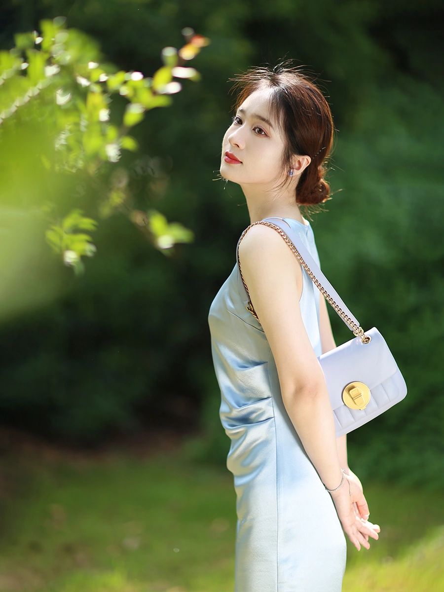 温婉如水超色系穿搭