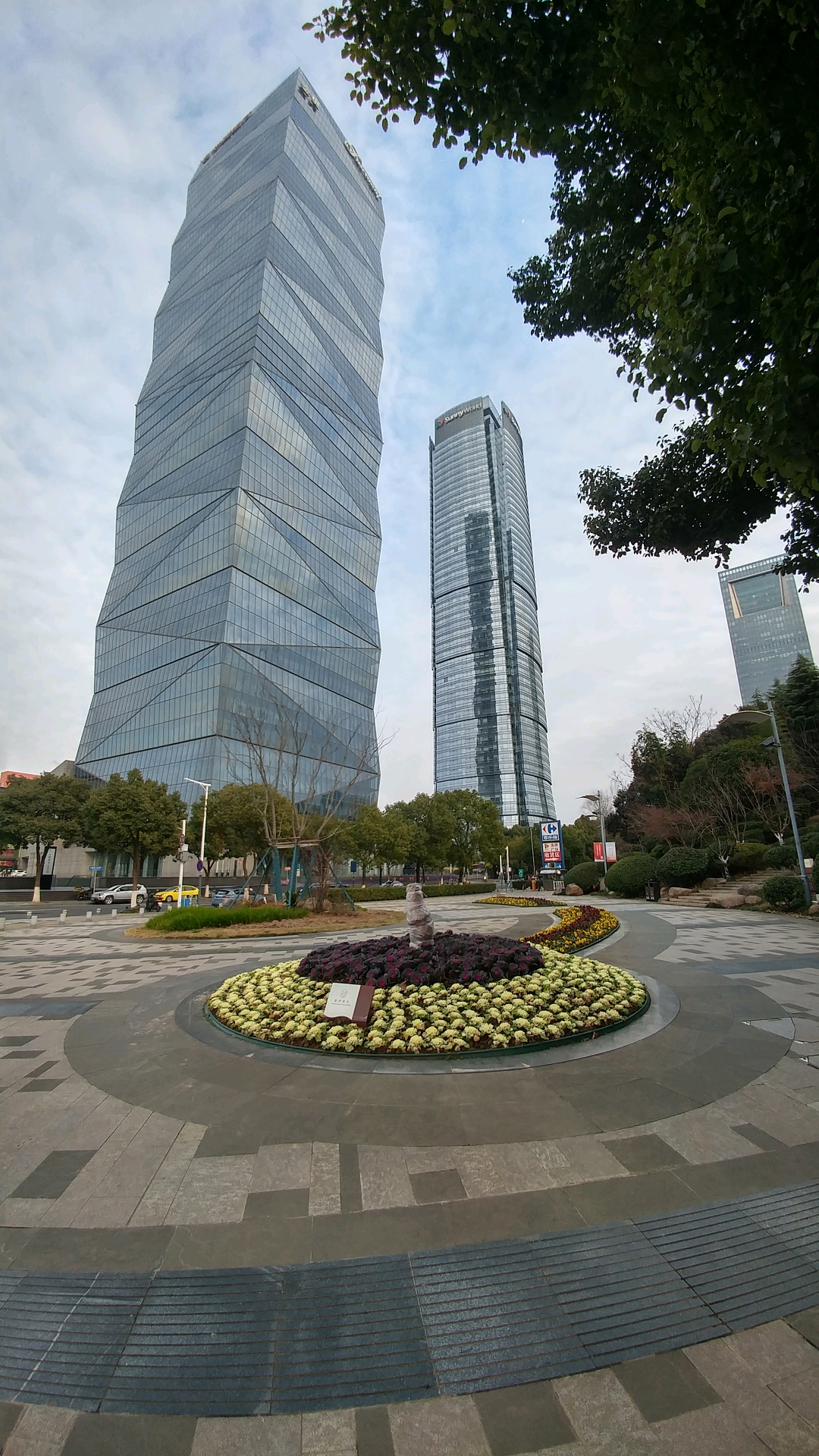 南京河西中央公园的独特景观:举目见高楼