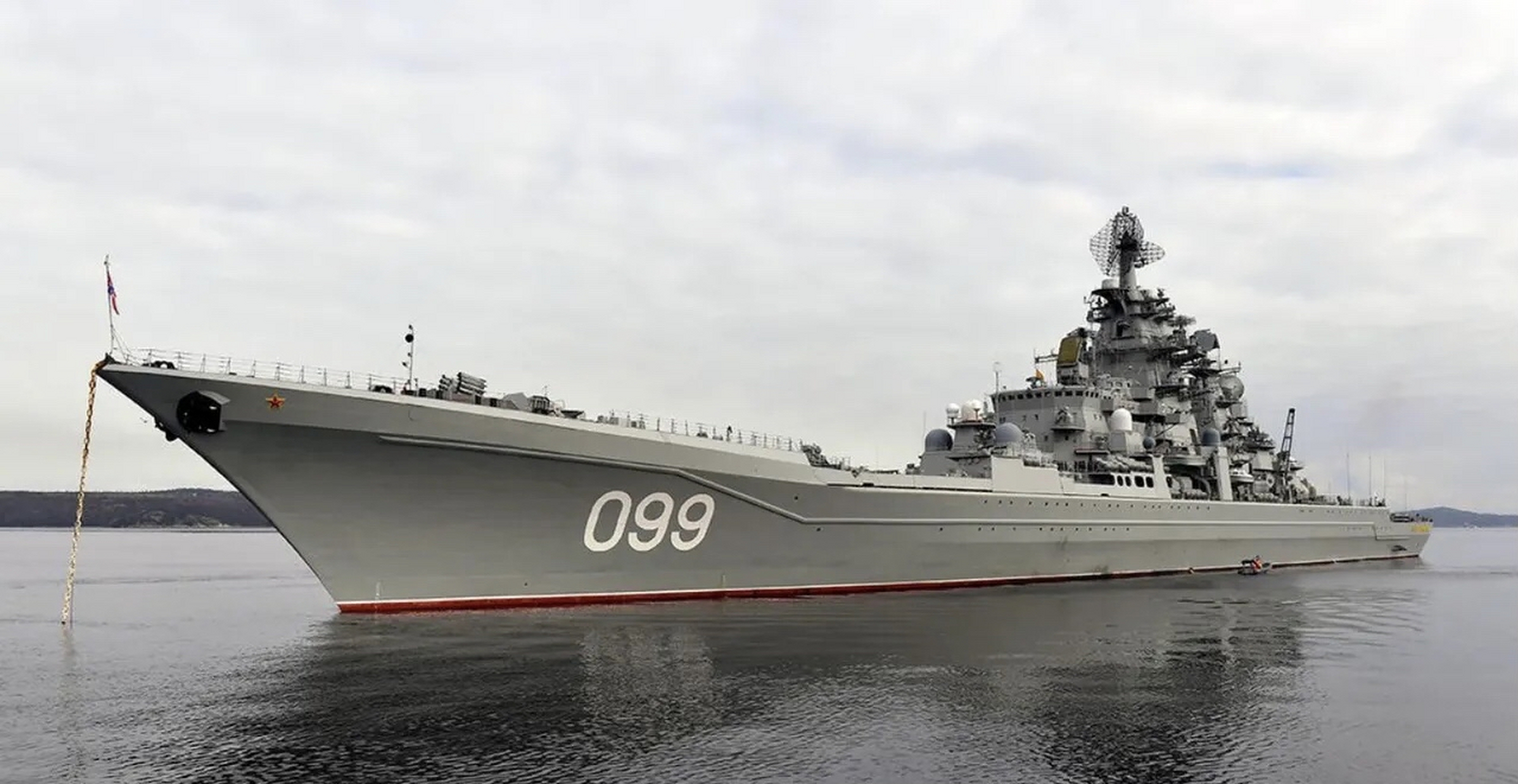 "俄罗斯海军彼得大帝号核动力巡洋舰,将在同型舰"纳希莫夫海军上将"号