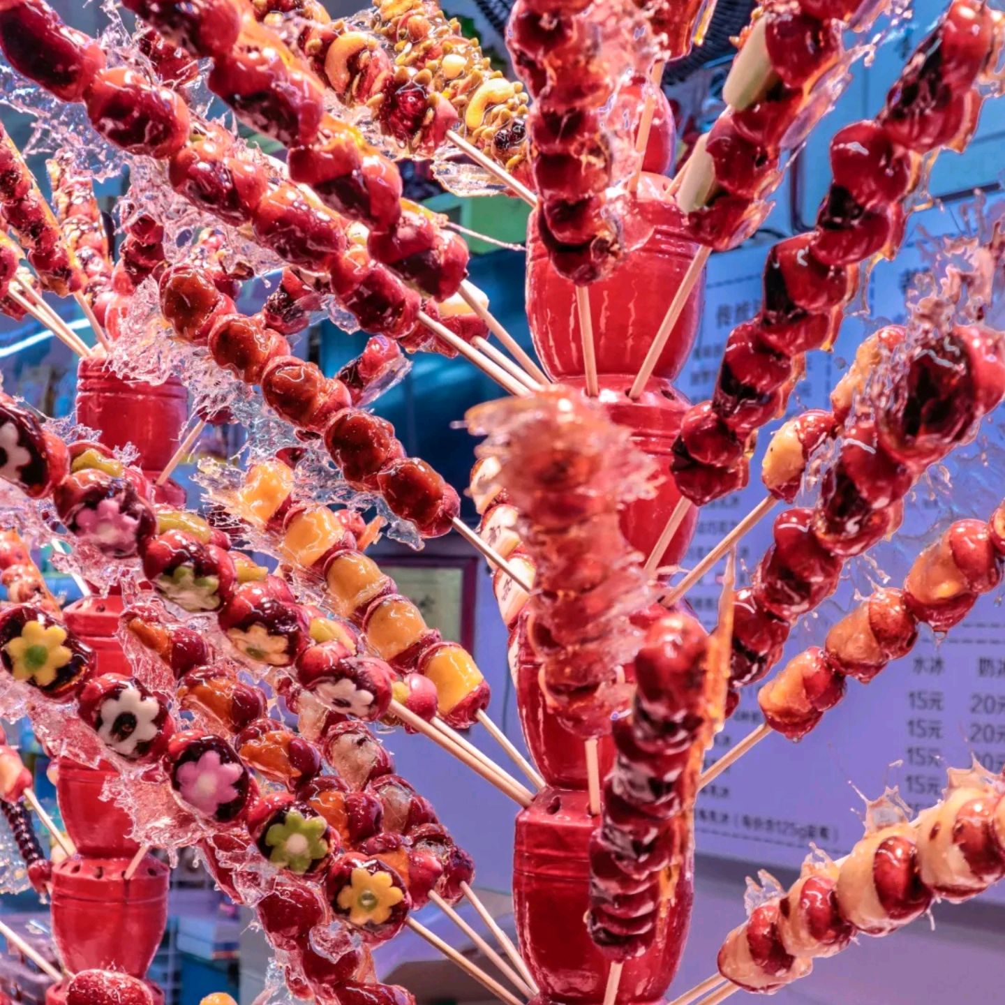 天津有家网红糖堆儿店,品类繁多样式新颖,冬天跟糖葫芦绝配