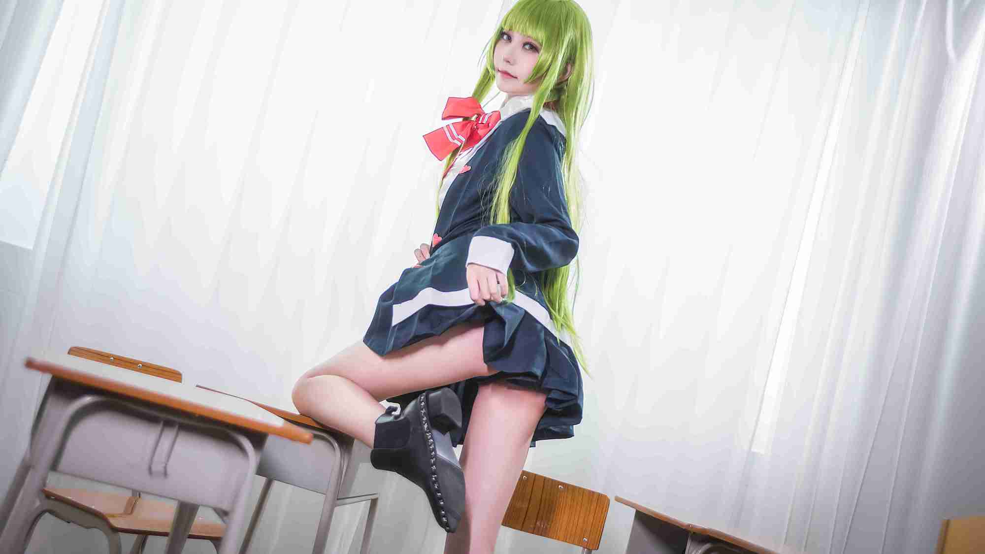 菌烨tako图集包分享！教室里的Mirror莉娅同桌等着你！