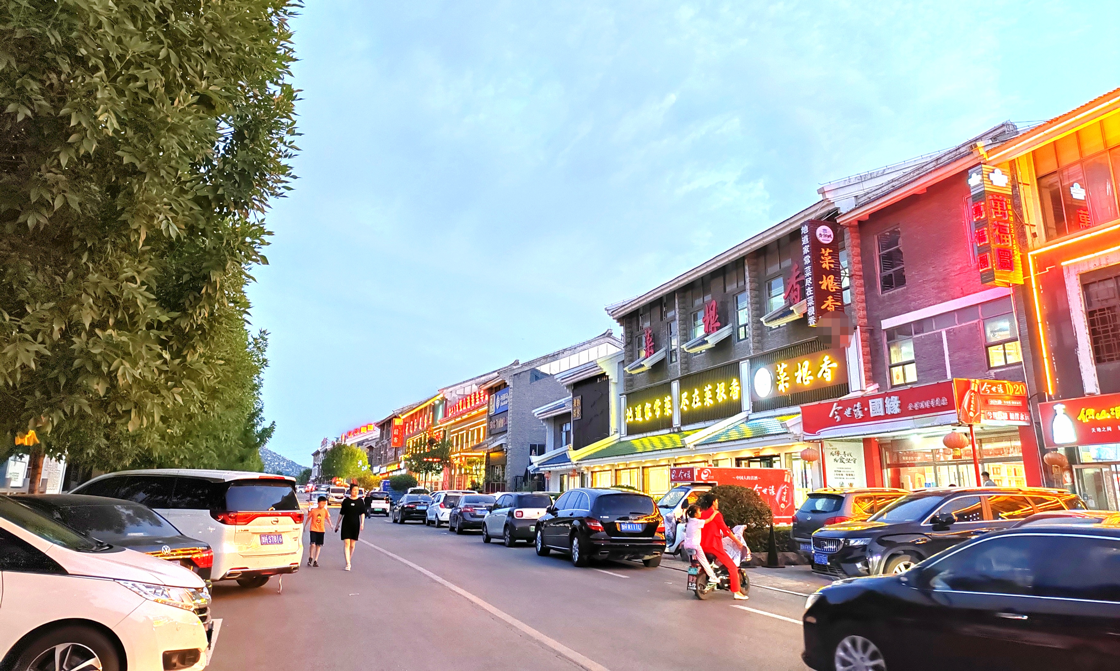 邹城这村,竟华丽变身美食城,有吃,有喝,有玩,有风景!