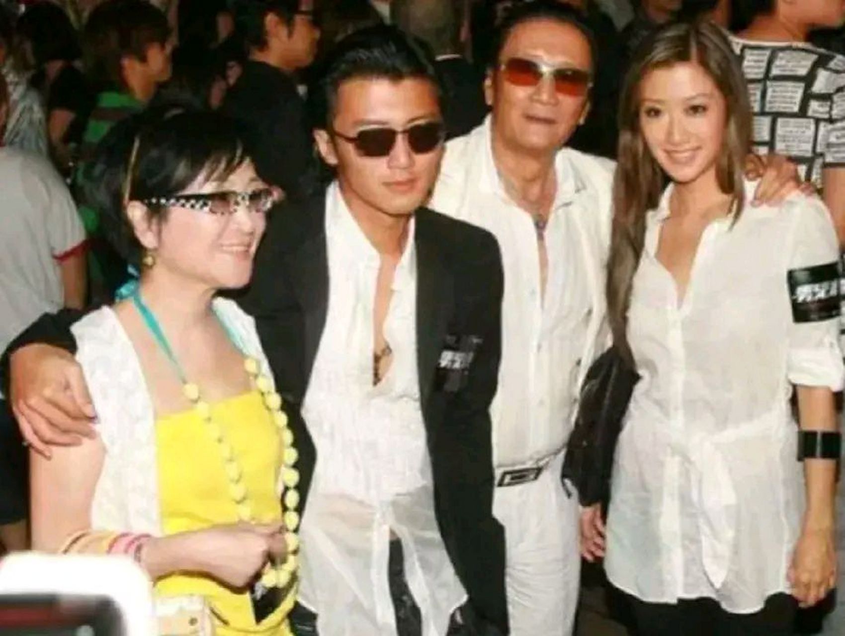 5cm,见过的网友说可能并没有,也就是说谢霆锋比谢贤身高矮5cm以上.