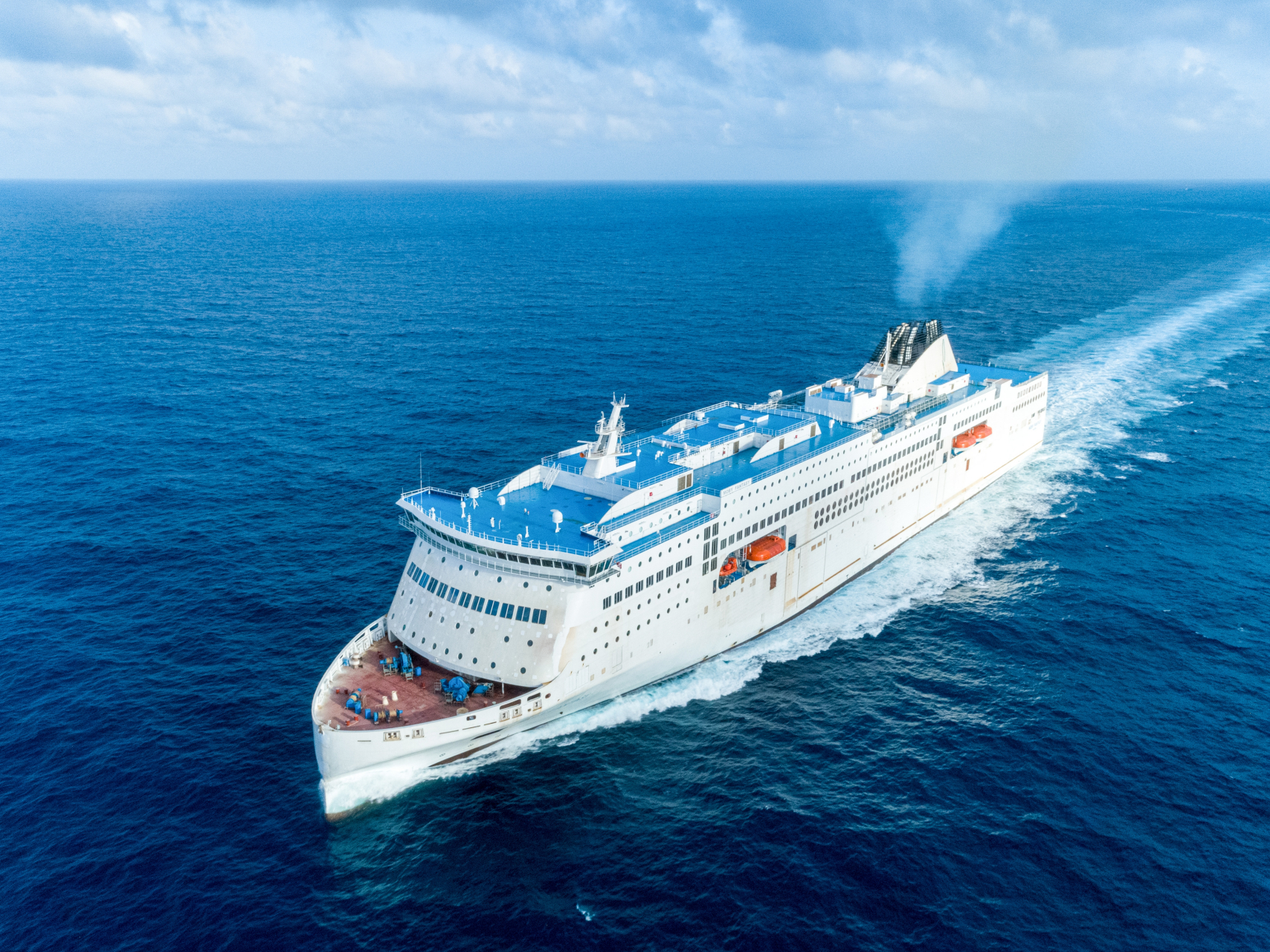 443  世界上最大豪华客滚船,由中国船舶集团广船国际为意大利一家航运