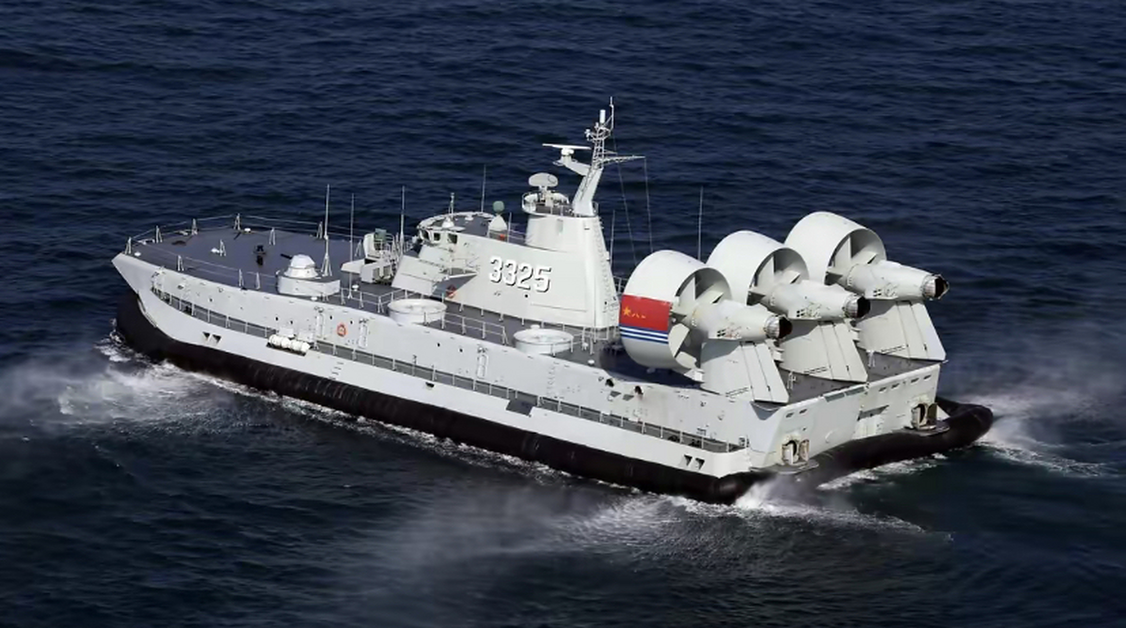 这款气垫船是中国自主研发的,具有很高的技术含量和性能.