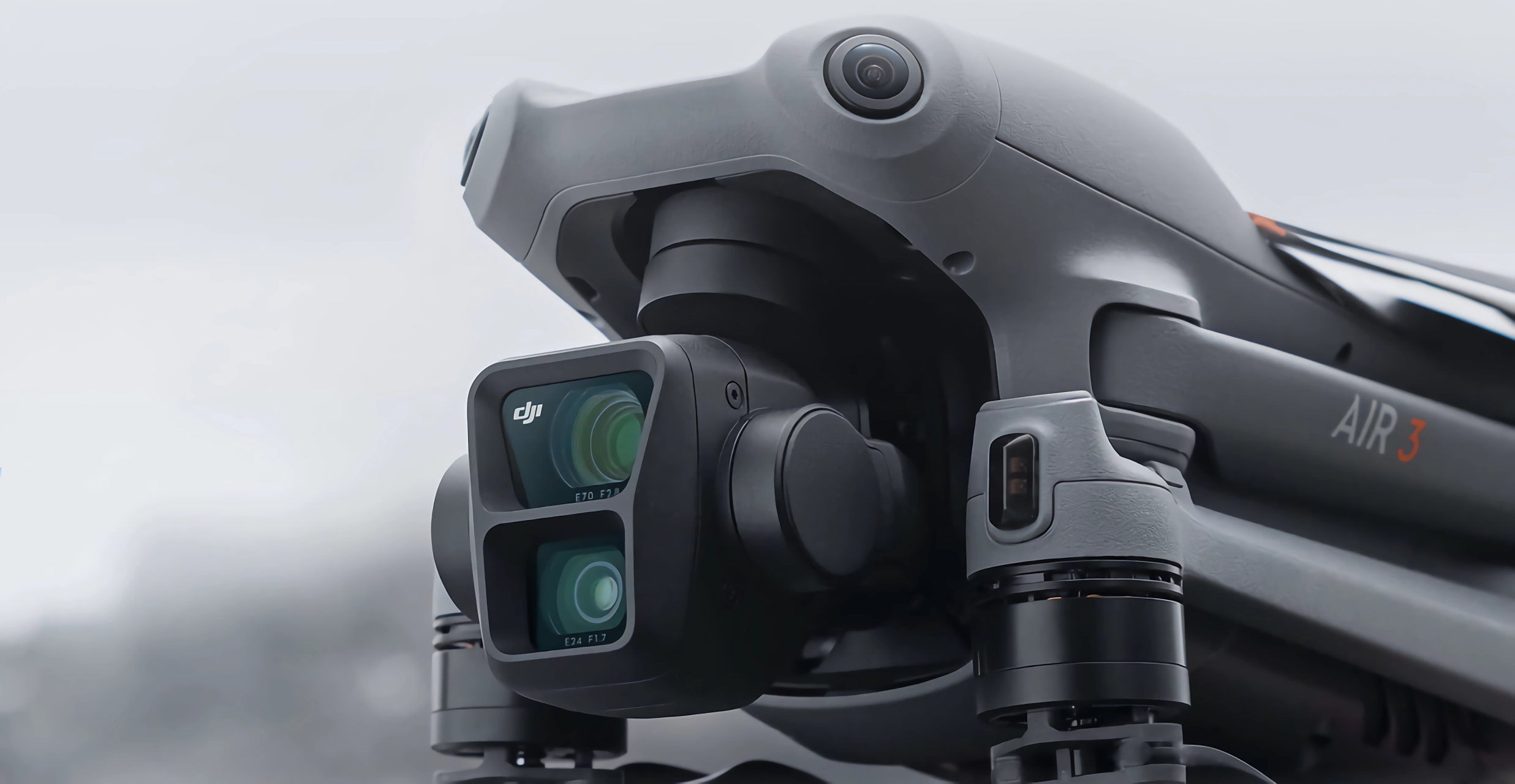 7月25日晚上21:00,大疆官网正式发售新品:air 3.