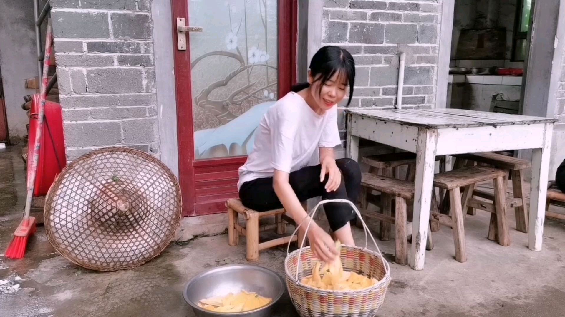 南瓜花也能做成美食,这样做我还是第一次见,太好吃了!