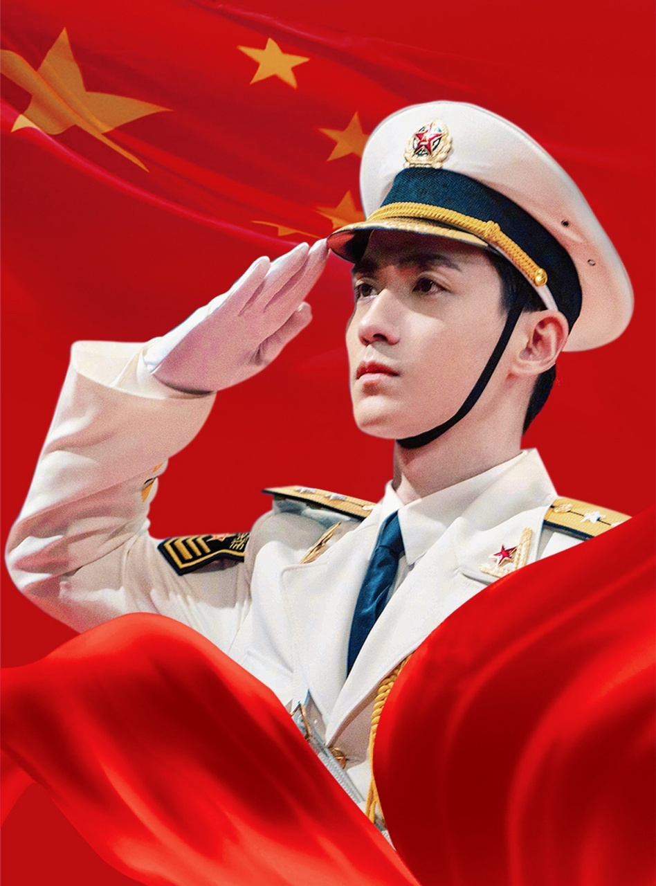 同志,你这身军装真好看!@朱一龙