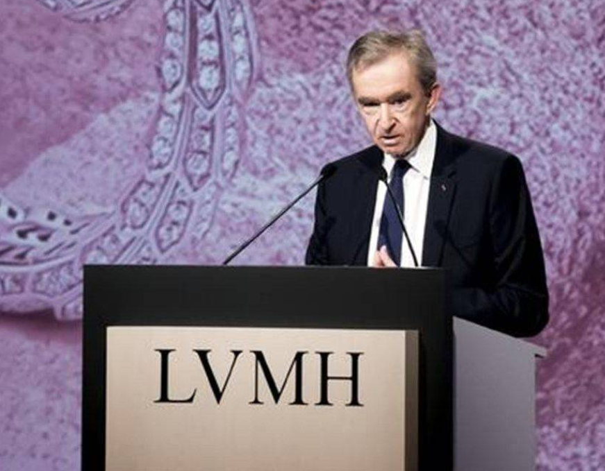 lv总裁成功登顶全球首富,个人财富首次突破2000亿美元