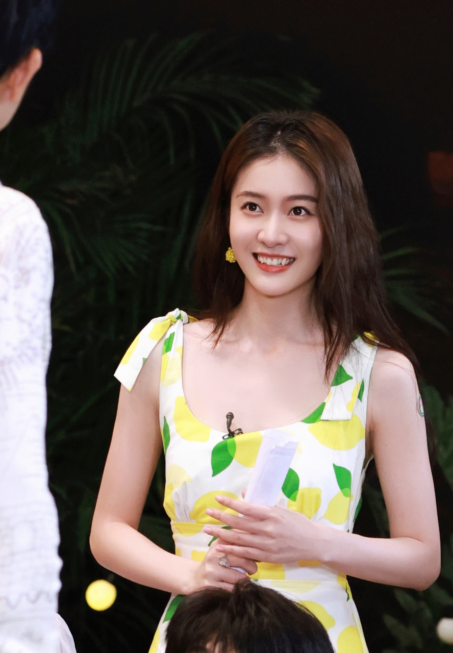 张雪迎真好看,清新靓丽,温柔甜美,满满的青春气息!