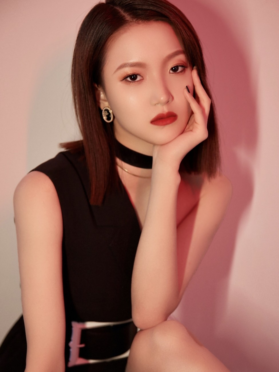 yes by yesir x 李梦琦  李梦琦 演绎黑白间奏序曲 在黑与白之间找到