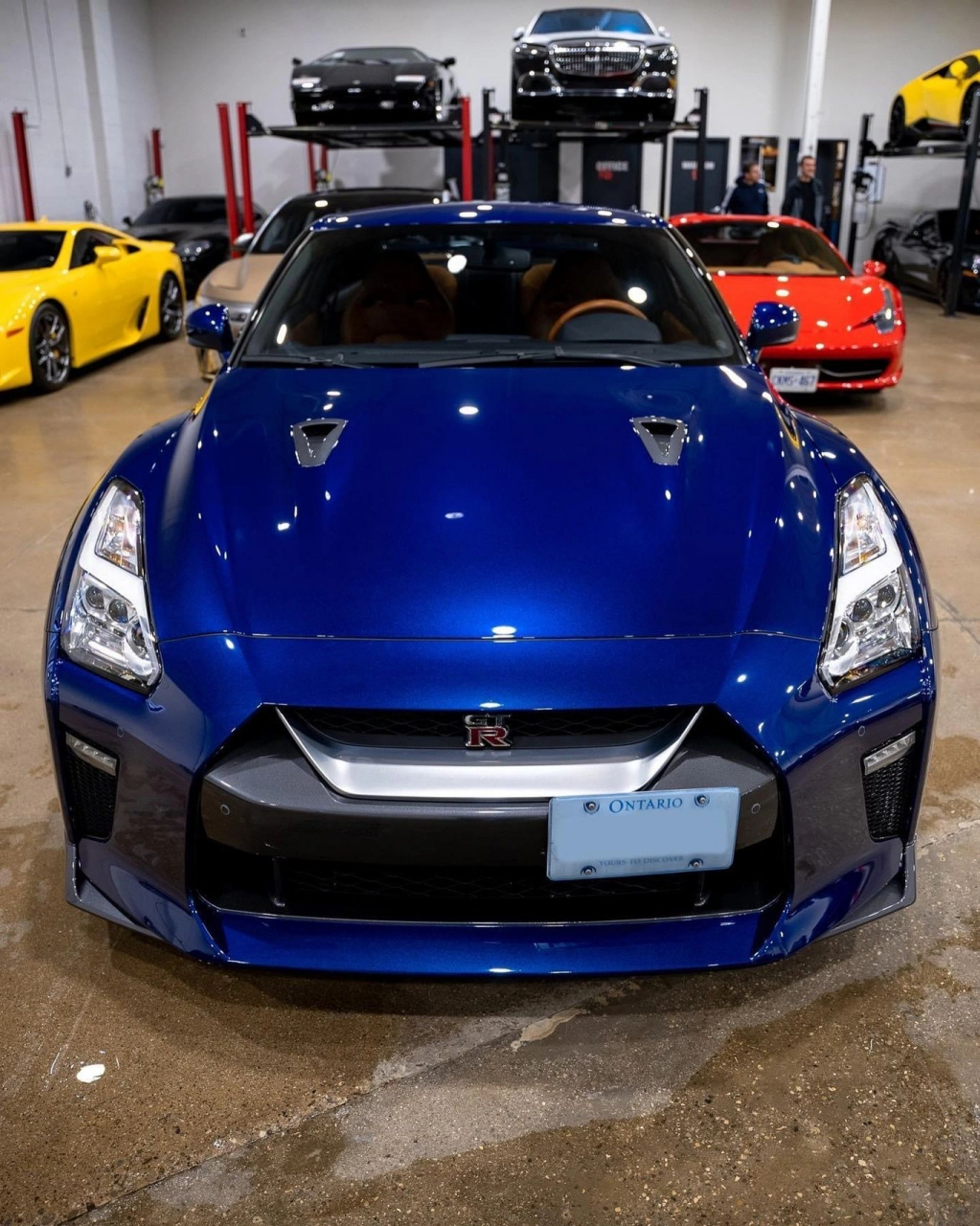 不愧是蓝色的战神,日产gtr,3.8t 555马力 v6,632n.m,零百加速2.