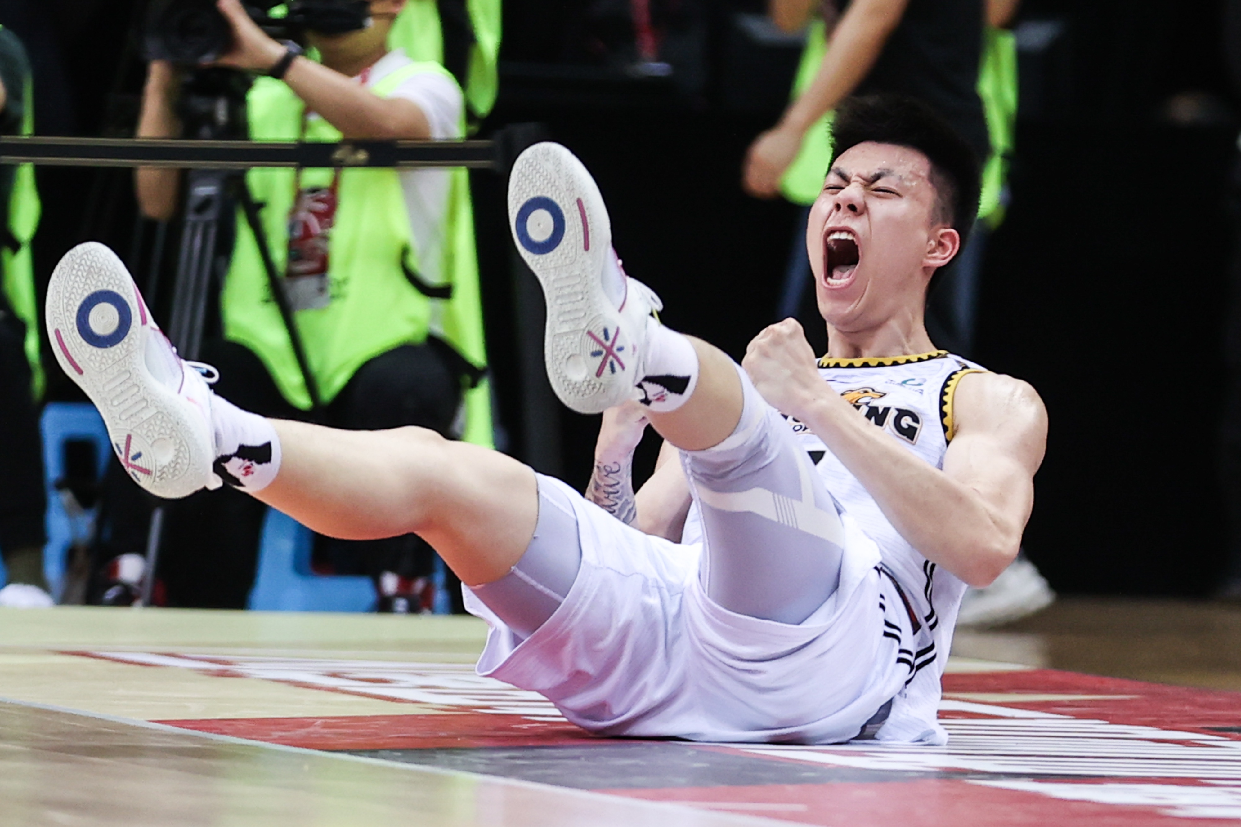 第三场得分20 ,这样的张镇麟你爱了吗?国家队首发稳了