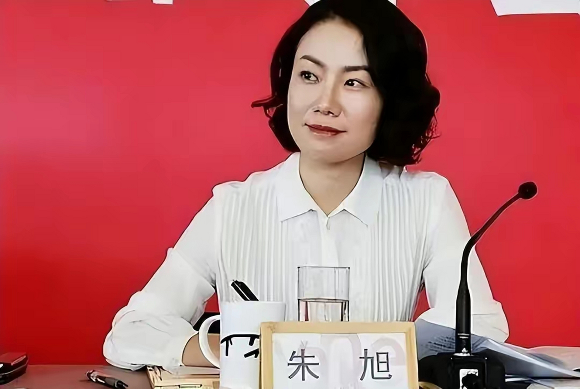 年薪849万,年终奖千万,万科女秘书朱旭48岁却至今未婚