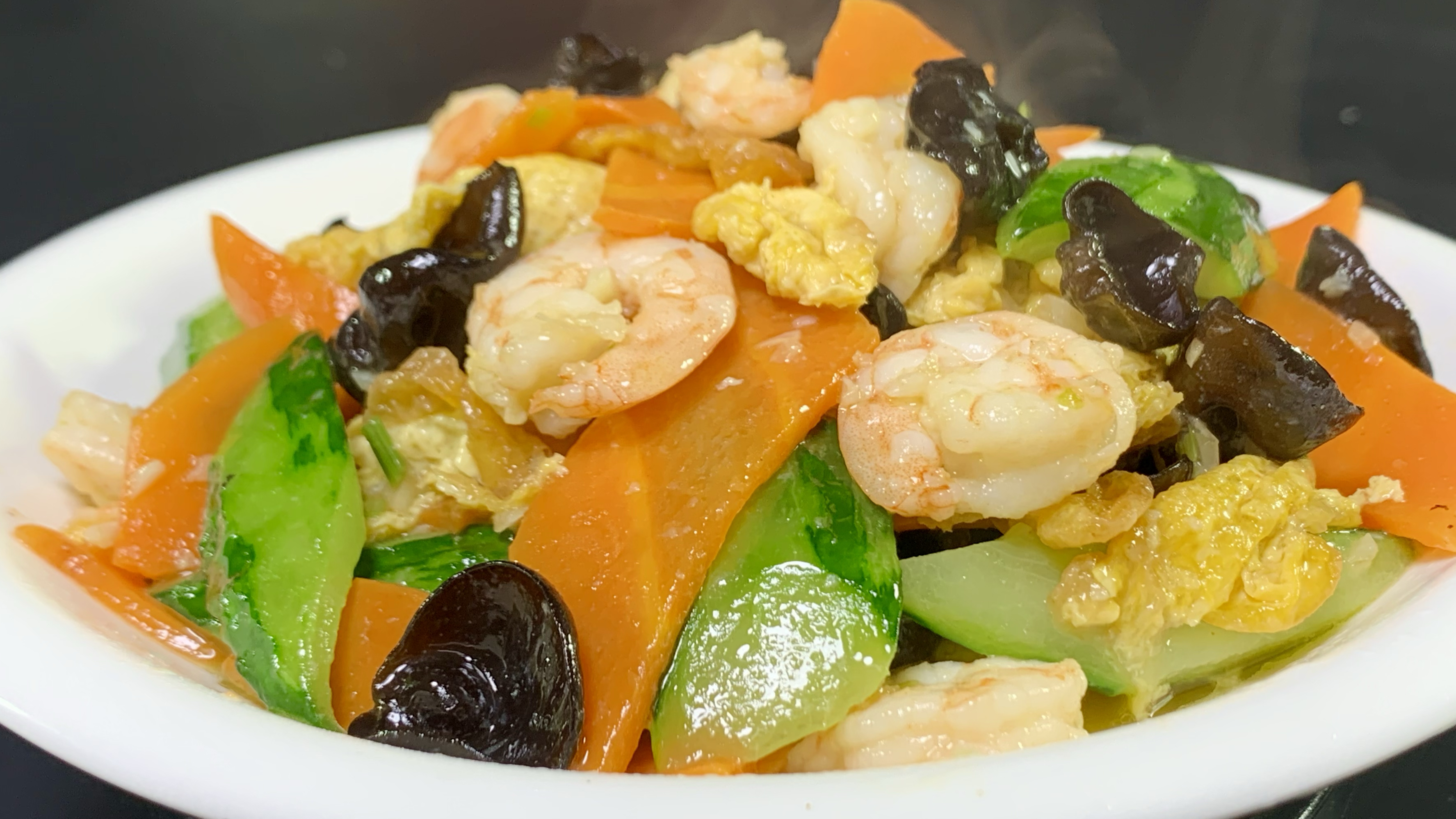 夏天要多吃这道青瓜炒虾仁，做法简单，清爽不油腻，全家人都爱吃