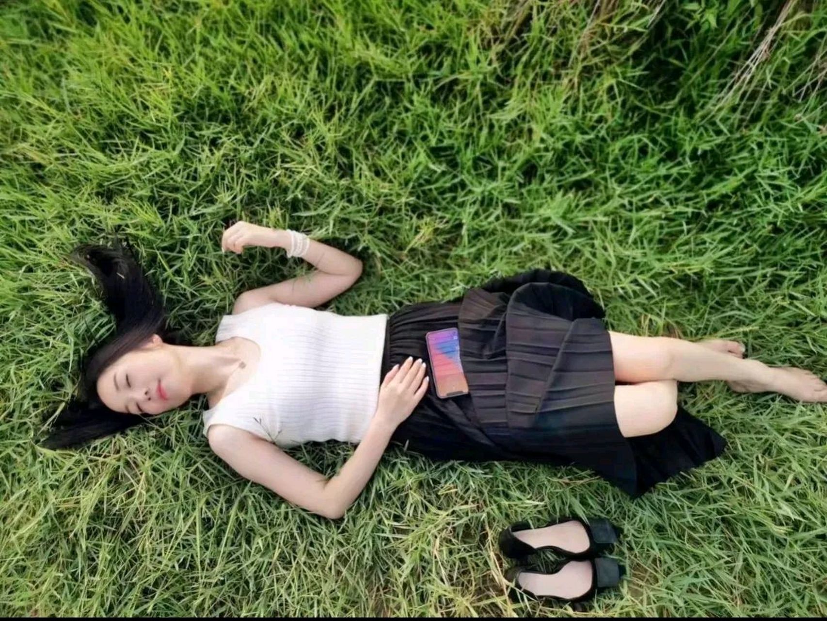 在草地上躺躺#美女