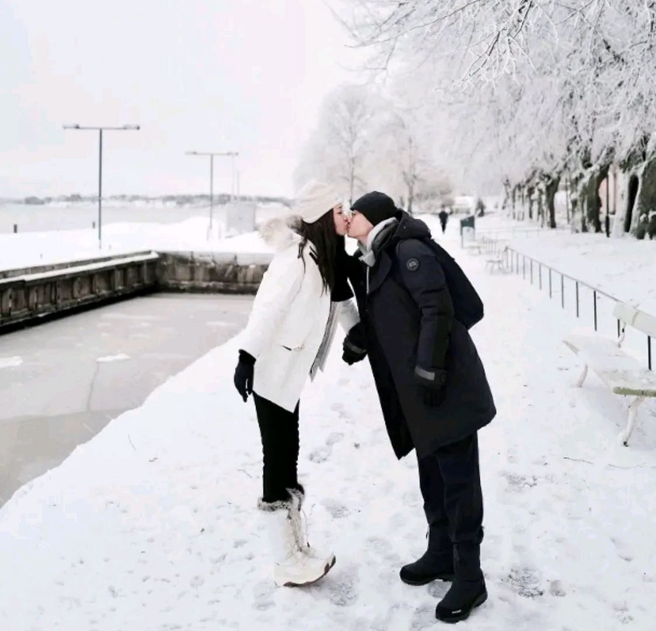 陈诗欣时不时都会在社交平台上分享蜜月照片,两人也十分大方的秀恩爱