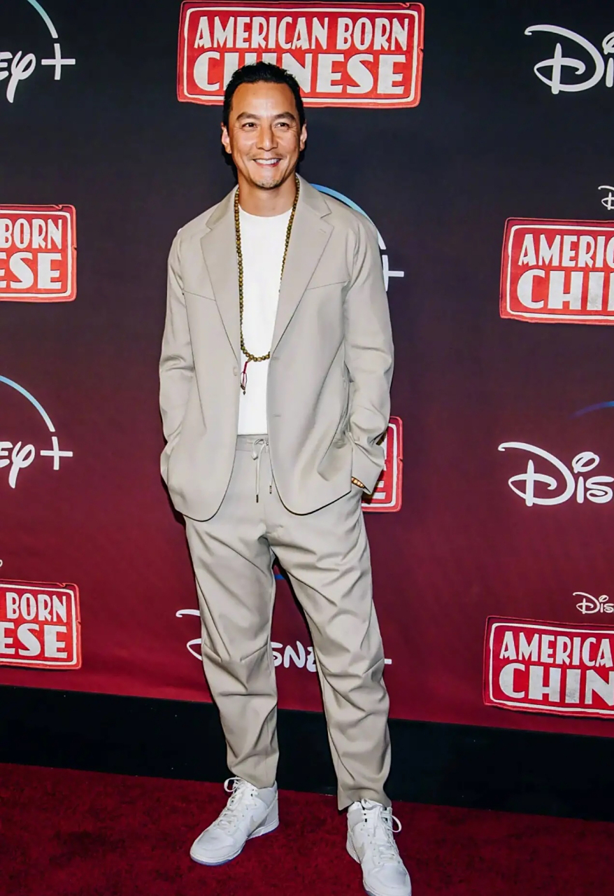 爆款练习生# 有人说吴彦祖这穿搭这造型活脱脱一个中年油腻男的形象