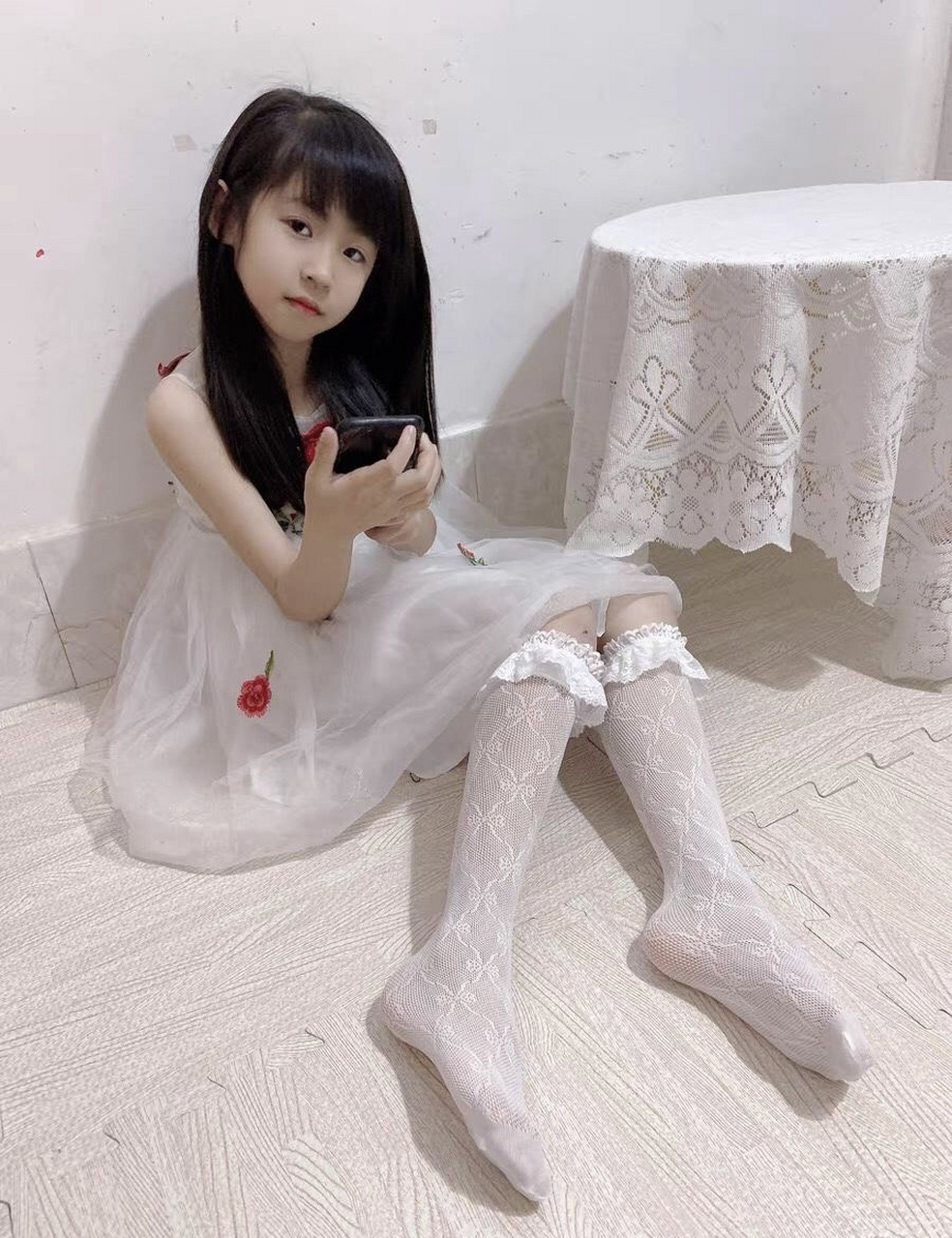我家表妹的自拍,现在的小学生都这么成熟了吗?[滑稽]