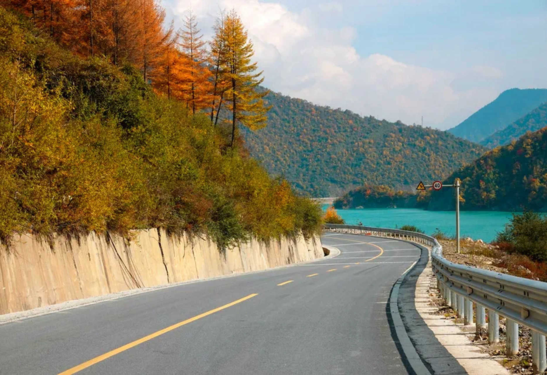 我眼中的秋天# 秋天不可错过的自驾公路"绵阳平武g247国道