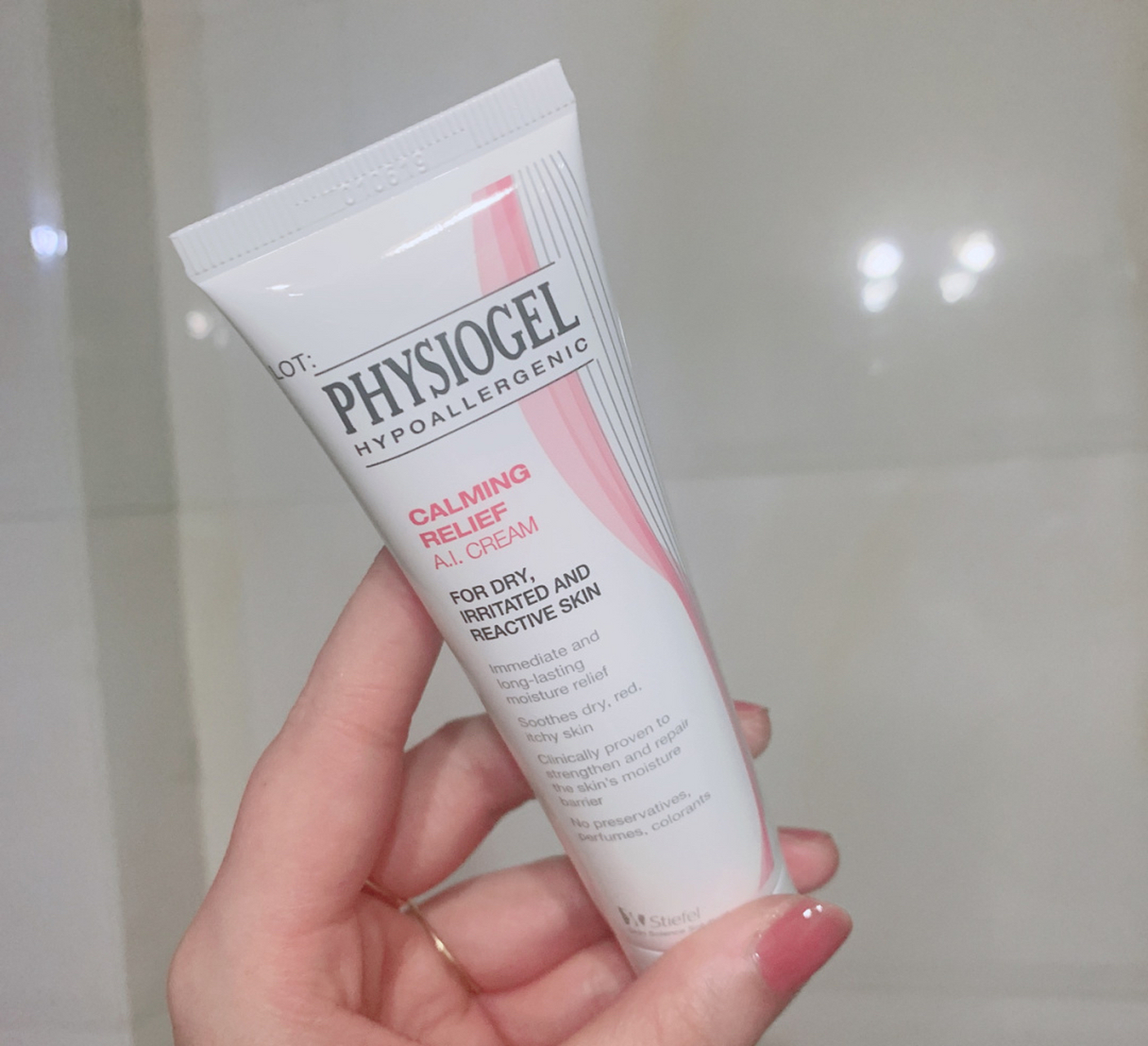 physiogel霏丝佳ai乳霜 超级 蓝色版应该更火, 相比之下红色这只更