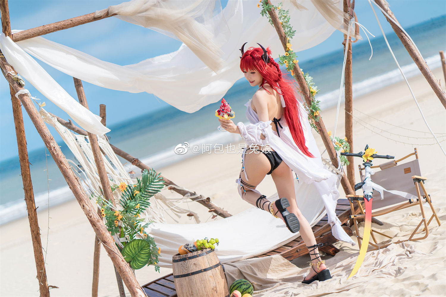 阿包也是兔娘cos明日方舟史尔特尔,体验台风天的海边 阿包也是兔娘cos明日方舟史尔特尔,体验台风天的海边