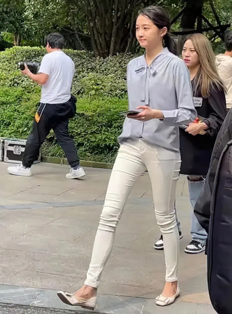 关晓彤路人照,真的挺瘦的