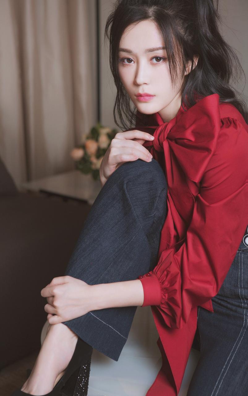 汤晶媚,1987年5月24日出生于江西省萍乡市,中国内地女演员,歌手,主持