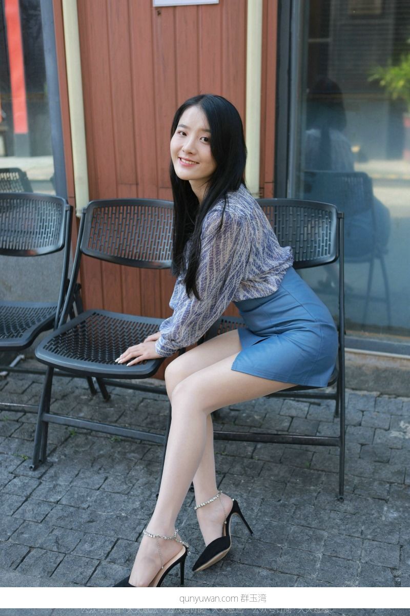 [IESS异思趣向] 2022.2.2 丝享家 995：婉萍《油亮蓝色短裙》[95P/133MB]