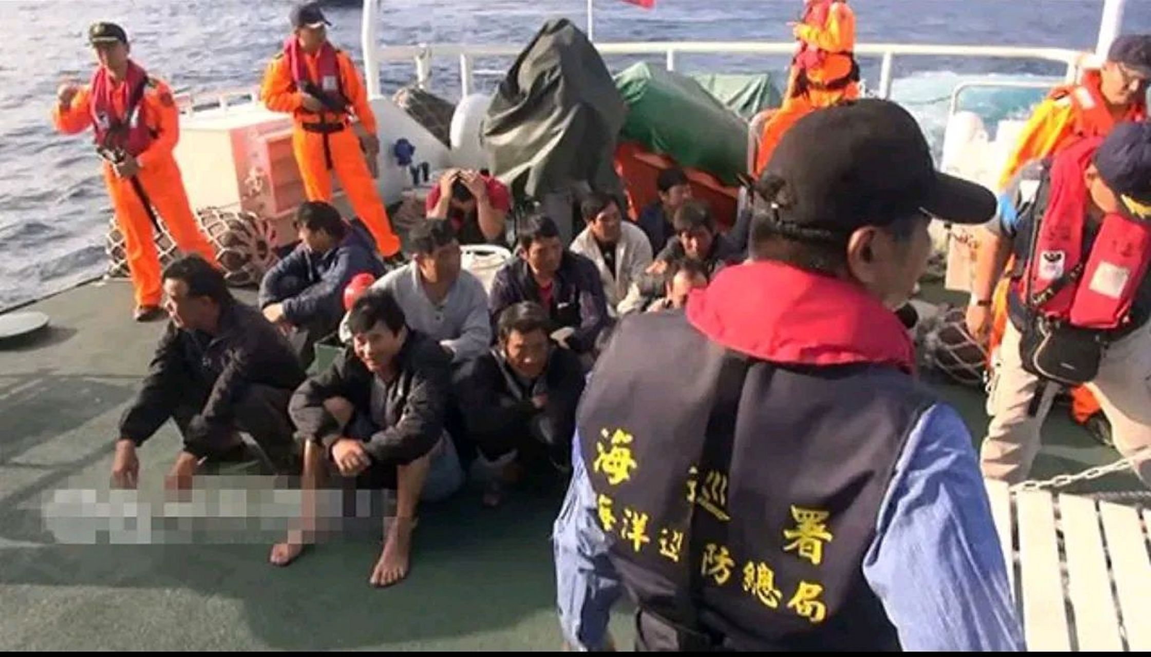 愤怒,台湾海警又乱抓大陆渔民,10多人被抓,4000斤鱼61收被69缴.