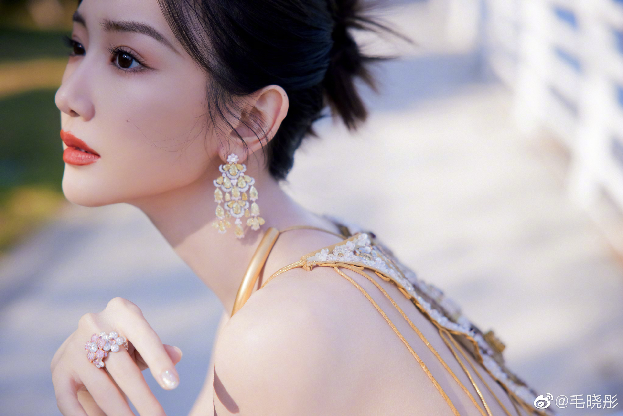 毛晓彤金鸡奖红毯造型曝光,这也太美了吧!