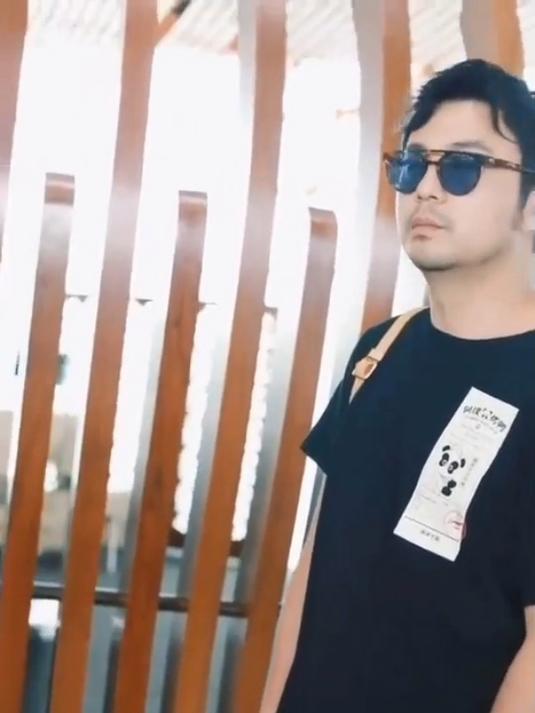 偶遇大头哥雷佳音,看到眼前这一幕,不禁让人感动心酸!