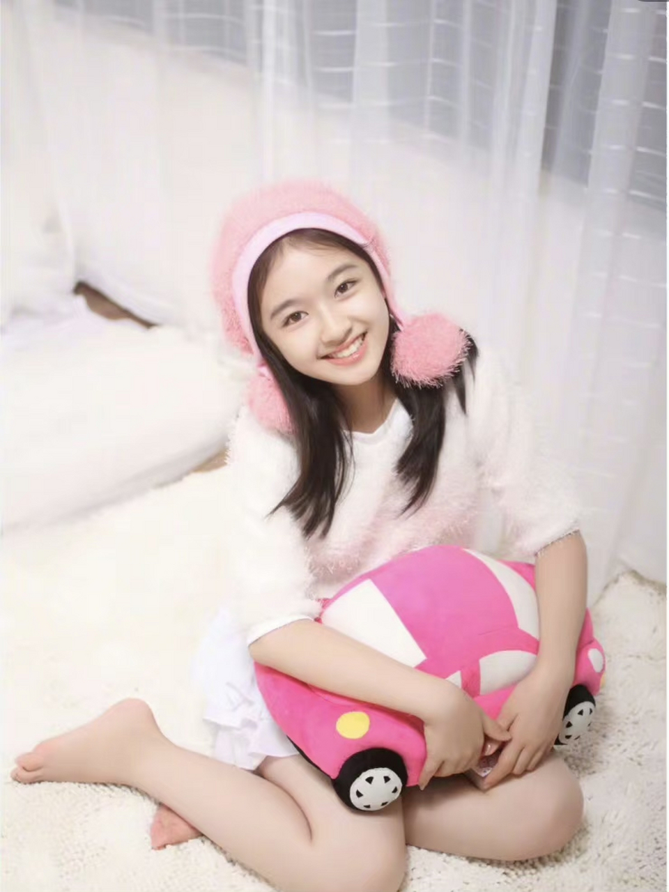 13岁的李兰迪,脸跟现在一毛一样,笑容也没变,简直等比例放大,好可爱的