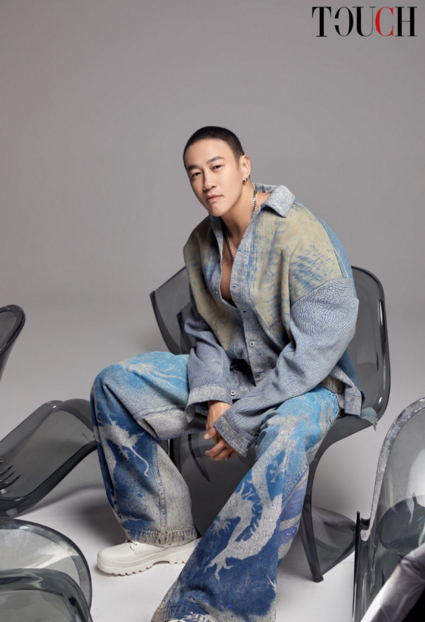 何润东最新时尚大片出炉,寸头造型好惊喜!