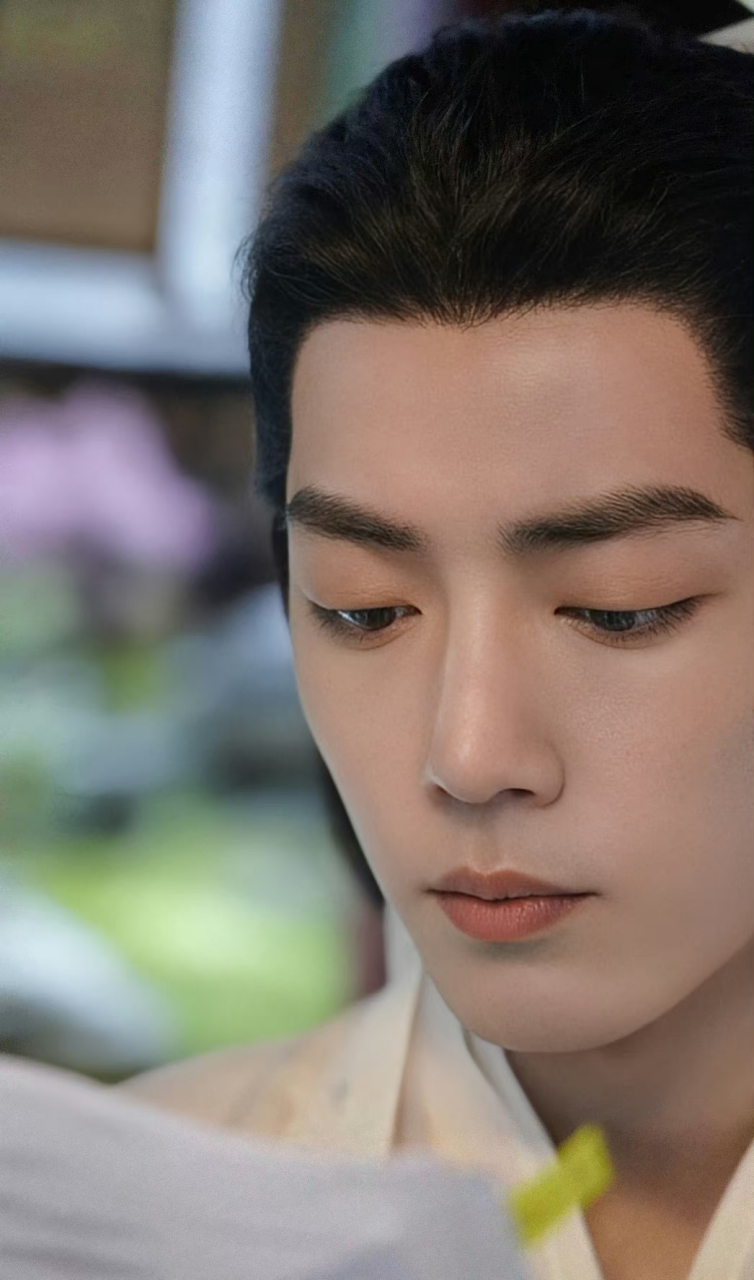 肖战的古装造型永远会惊艳到你.一袭白衣,孤高清冷,不愧是时影神官!