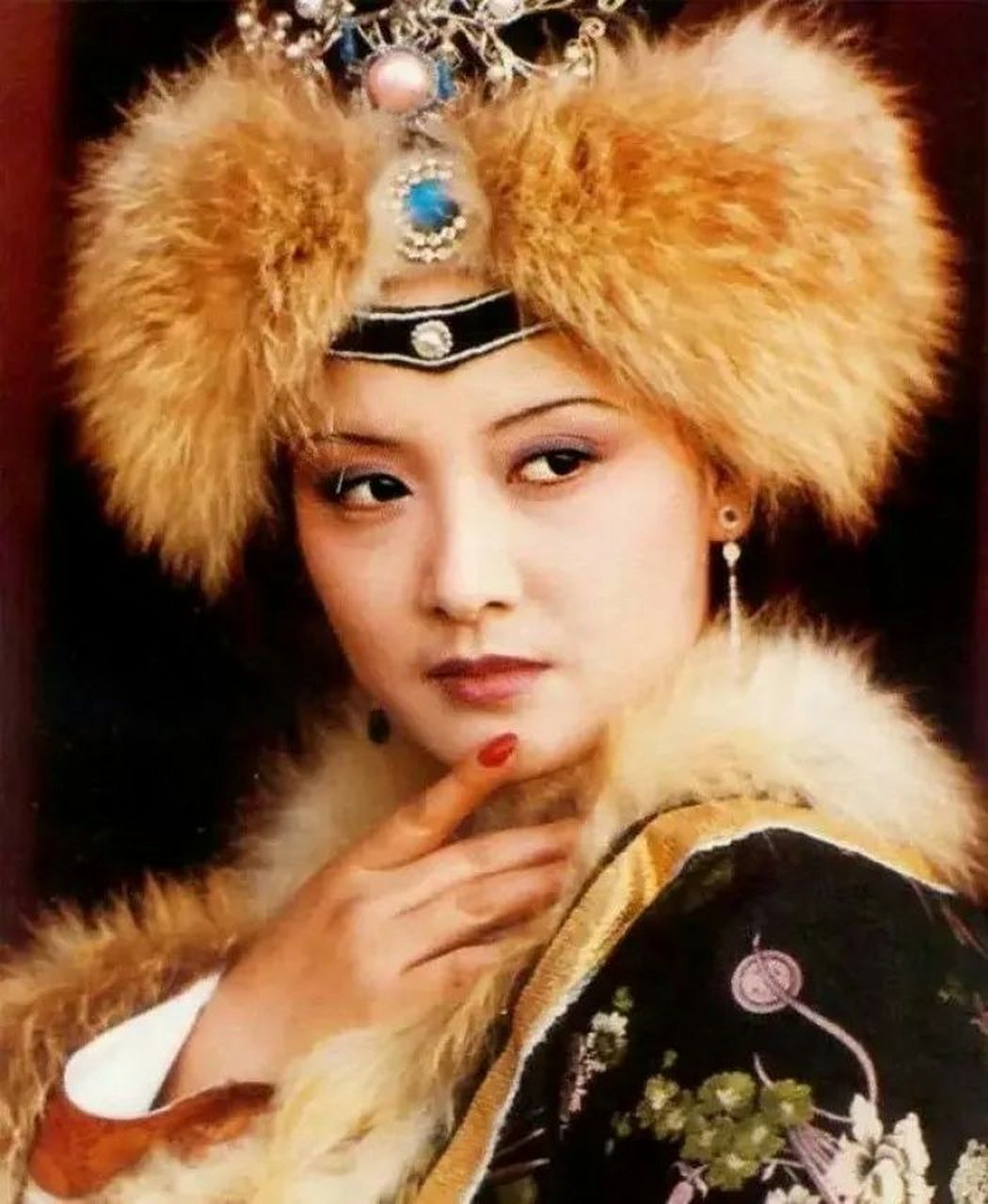 邓婕,1957年10月生于重庆市渝中区,是一位内地影视女演员和制片人.