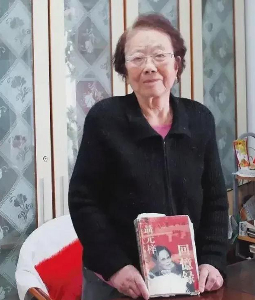 2013年,92岁高龄的聂元梓,留下的一张照片,此时的她生活低调.