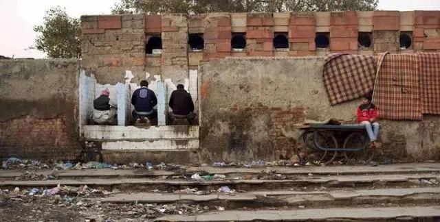 印度火车上内急,印度人都是怎么解决的呢?