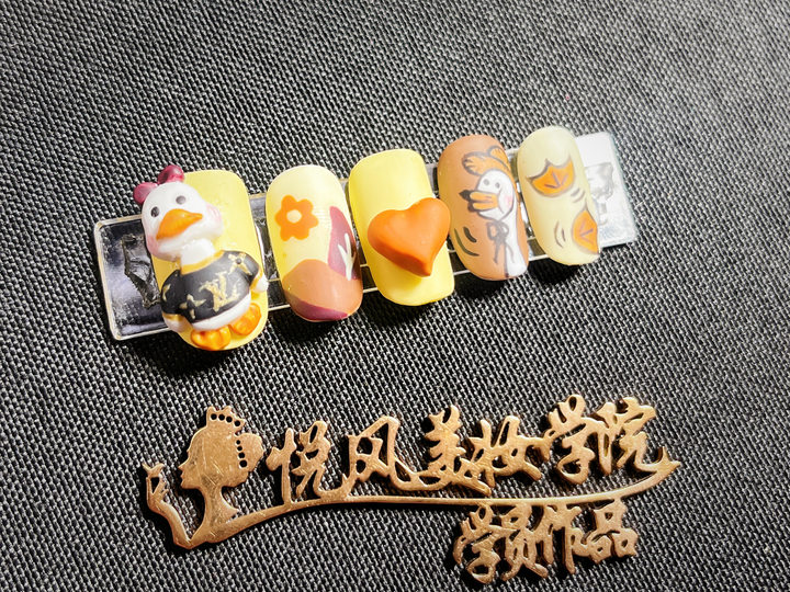 西安学化妆美甲的地方,这家化妆美甲学校正规!