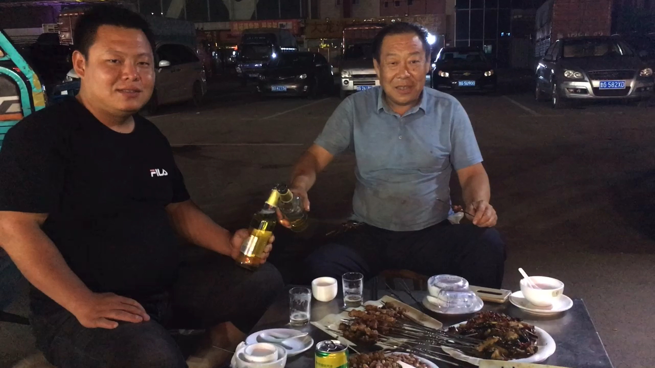 迎端午庆佳节,啤酒撸串铁锤鸡架,全家一起吃的很嗨!