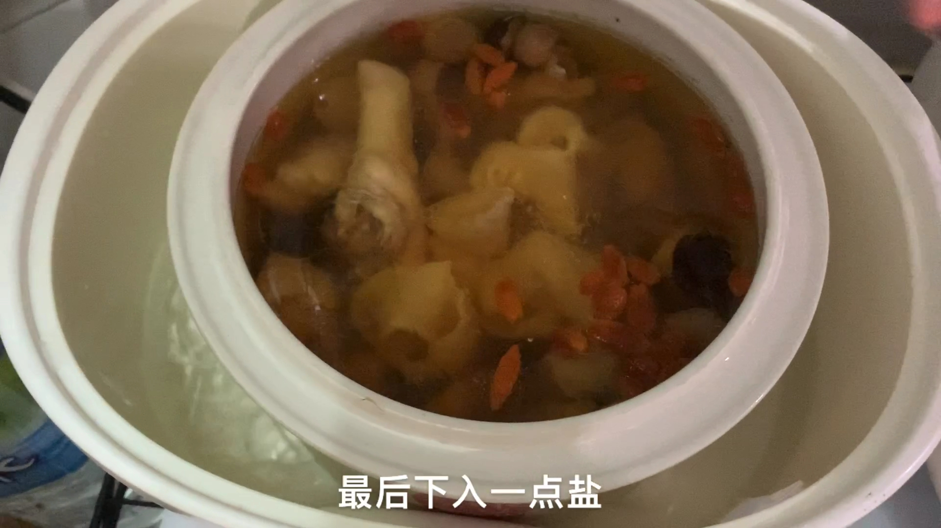 网友问我平时怎样食补?一周喝一次花胶炖鸡汤,比面膜还管用
