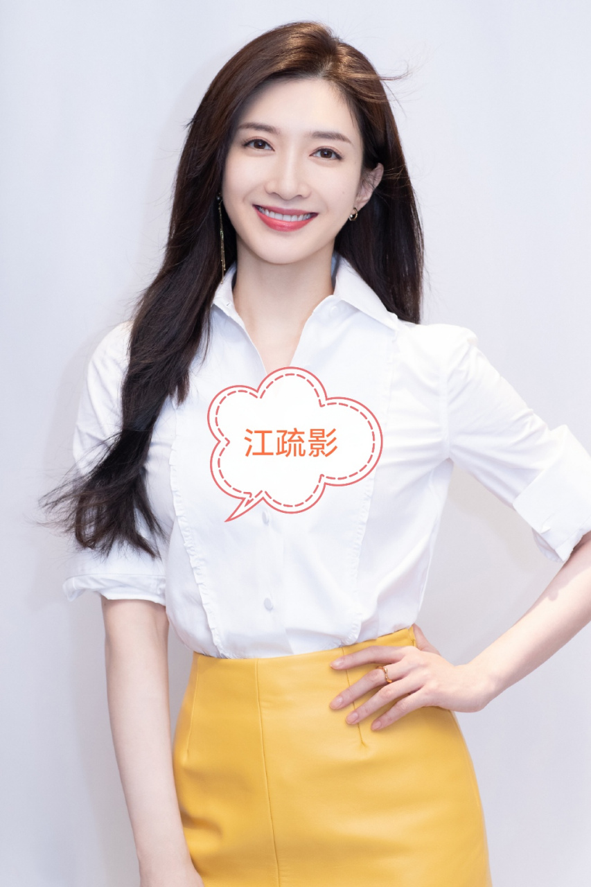 胡歌的老婆黄曦宁近照流出,对于粉丝来讲,胡歌这样一清冷男神,长相