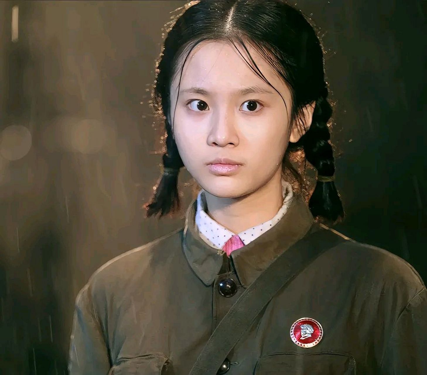 当年,在拍摄电影《归来》时,张艺谋突然对张慧雯说:"你到我的帐篷来一